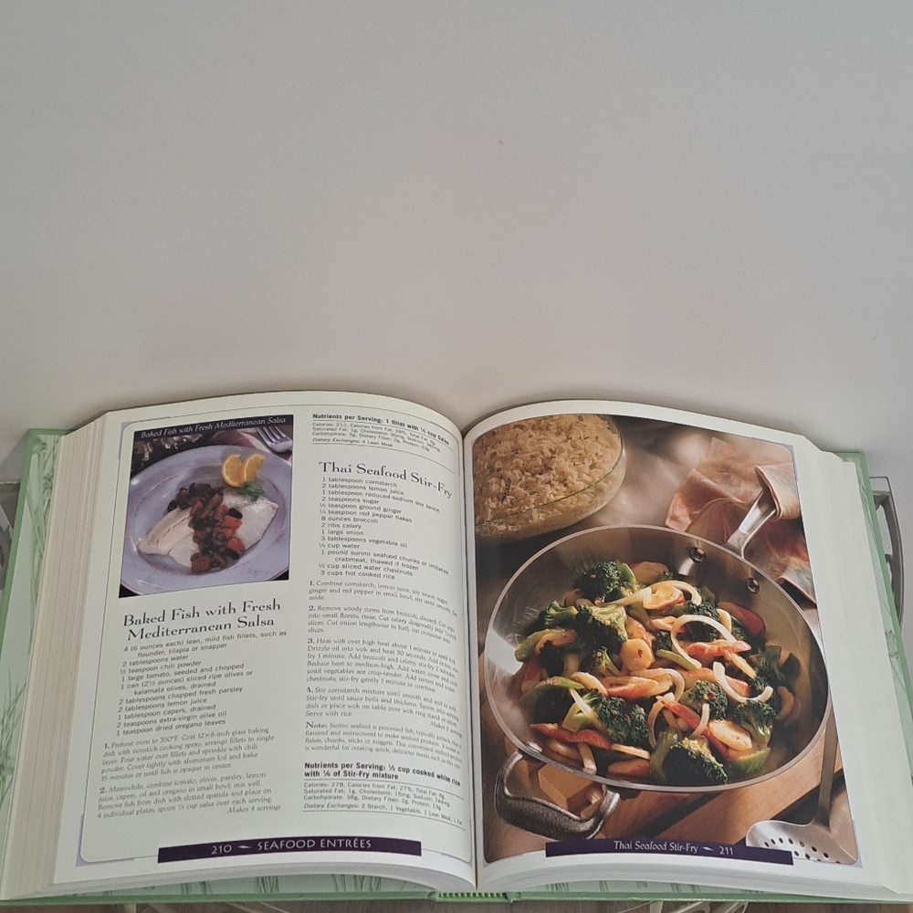 Vintage " All New Light Cooking " Cookbook. - Picture 6 of 10